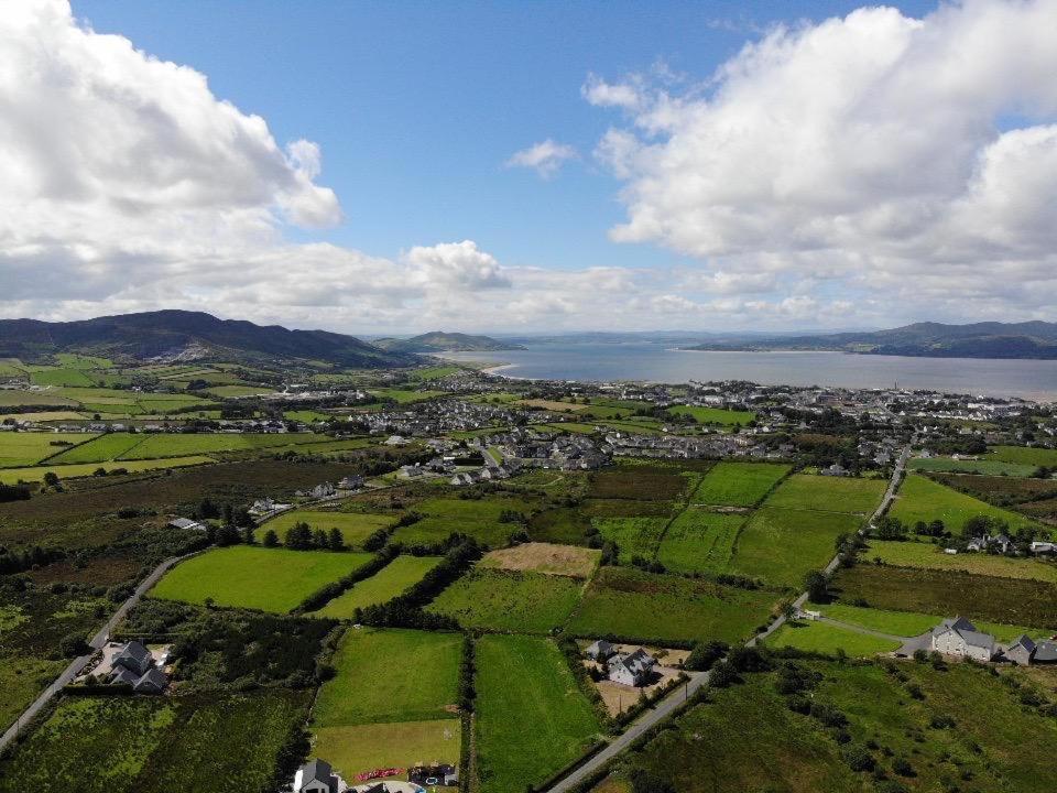 Sally'S Vineyard Buncrana Exterior photo